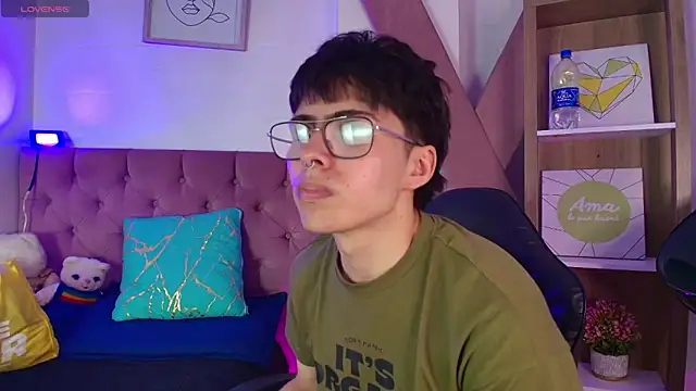 PepperTwink online show from October 3, 4:37 pm