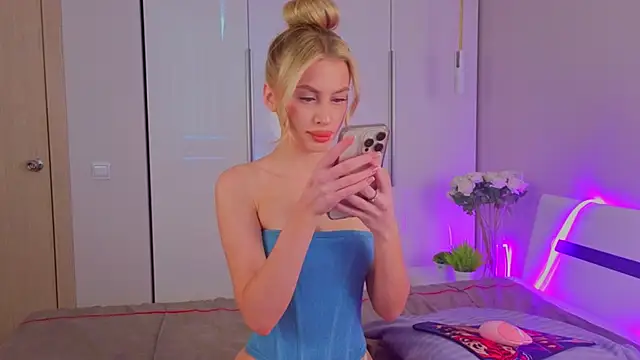 AnitaLamb online show from October 9, 5:05 am