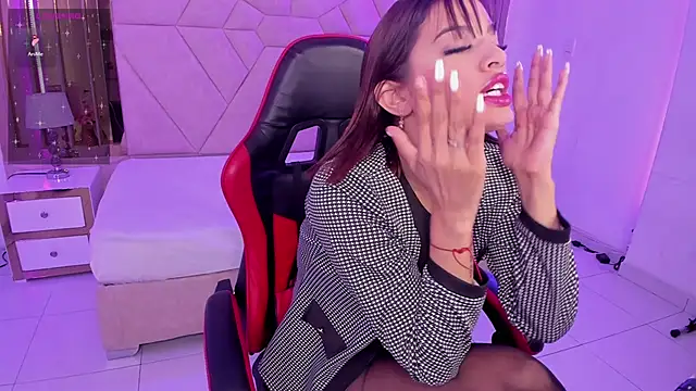 PamelaAddams  online show from January 18, 5:11 am