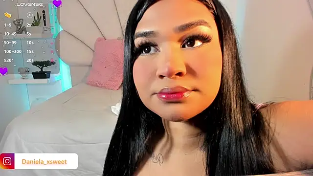 Snapshot of Danielaangelina chatting on October 3, 6:32 am Danielaangelina online show from October 3, 6:32 am