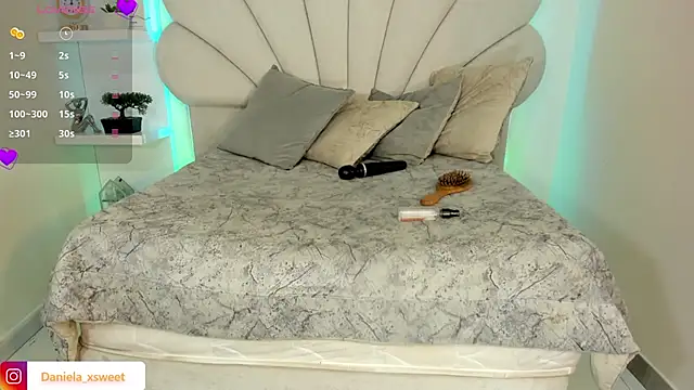 Danielaangelina online show from May 9, 5:56 am