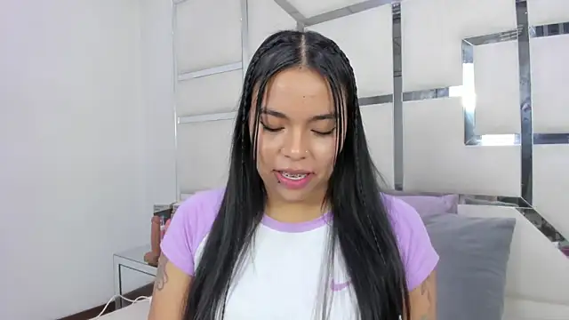 ZoeWan69 online show from April 26, 12:58 pm