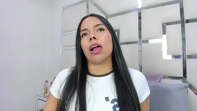 ZoeWan69 online show from May 8, 1:38 pm