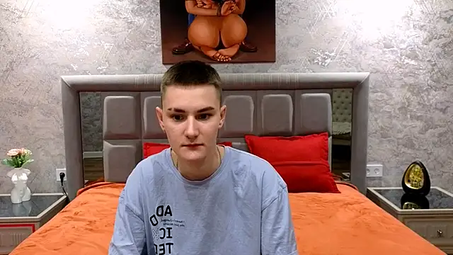 Snapshot of LindaBryantt chatting on February 2, 4:15 am LindaBryantt online show from February 2, 4:15 am