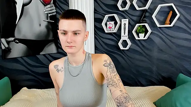 Snapshot of LindaBryantt chatting on February 9, 9:16 am LindaBryantt online show from February 9, 9:16 am