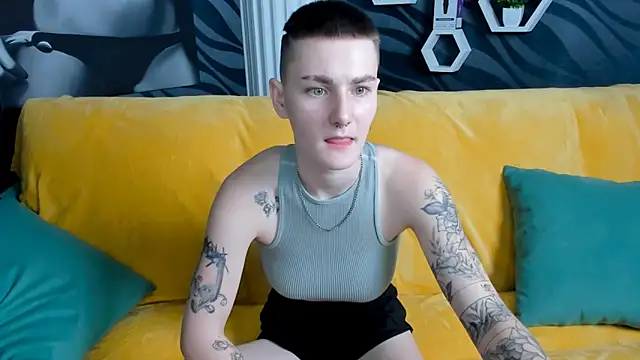 Snapshot of LindaBryantt chatting on February 13, 10:02 am LindaBryantt online show from February 13, 10:02 am