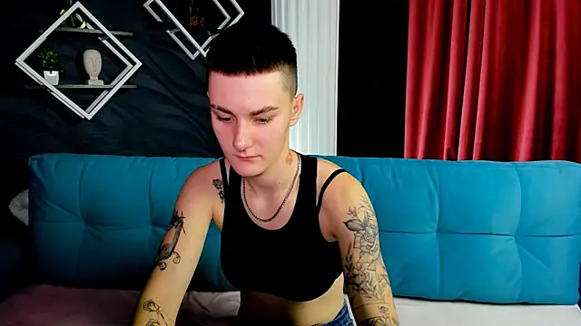 Snapshot of LindaBryantt chatting on February 16, 1:38 pm LindaBryantt online show from February 16, 1:38 pm
