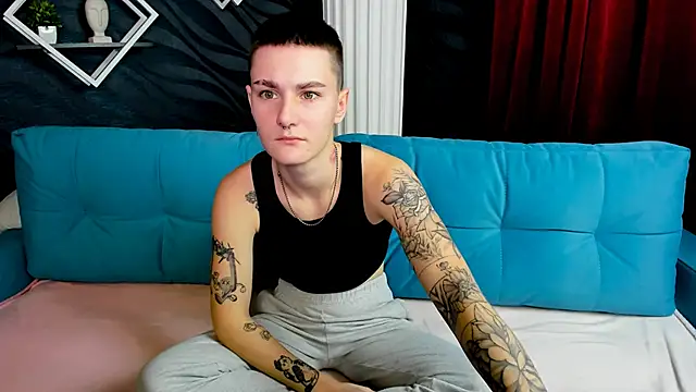 Snapshot of LindaBryantt chatting on February 18, 10:16 am LindaBryantt online show from February 18, 10:16 am