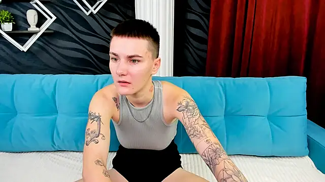 Snapshot of LindaBryantt chatting on February 23, 6:07 am LindaBryantt online show from February 23, 6:07 am