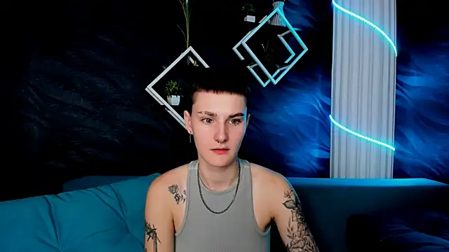 Snapshot of LindaBryantt chatting on March 4, 1:59 pm LindaBryantt online show from March 4, 1:59 pm