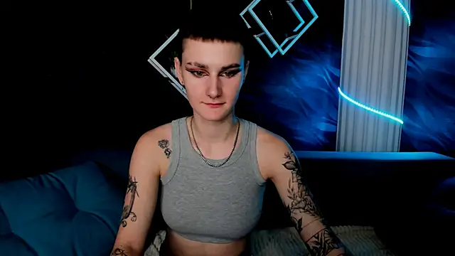 Snapshot of LindaBryantt chatting on March 5, 1:39 pm LindaBryantt online show from March 5, 1:39 pm