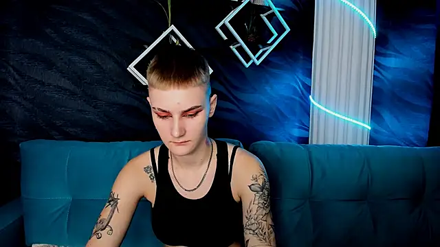 Snapshot of LindaBryantt chatting on March 9, 3:11 am LindaBryantt online show from March 9, 3:11 am