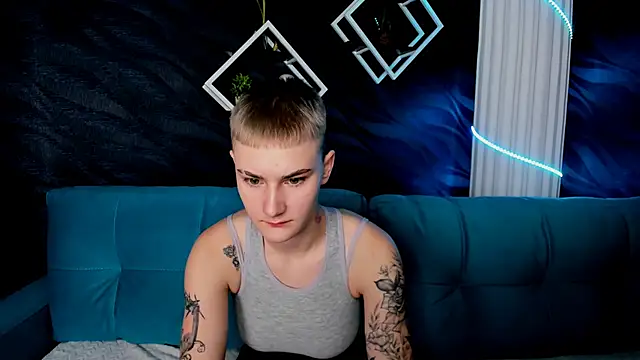 Snapshot of LindaBryantt chatting on March 13, 3:11 am LindaBryantt online show from March 13, 3:11 am