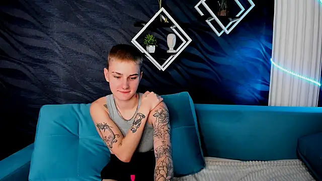Snapshot of LindaBryantt chatting on March 18, 9:20 am LindaBryantt online show from March 18, 9:20 am