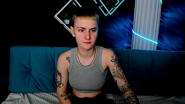 Snapshot of LindaBryantt chatting on March 20, 4:51 am LindaBryantt online show from March 20, 4:51 am