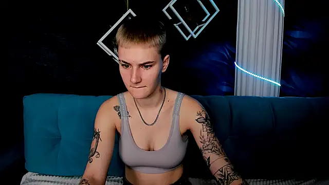 Snapshot of LindaBryantt chatting on March 21, 3:12 am LindaBryantt online show from March 21, 3:12 am