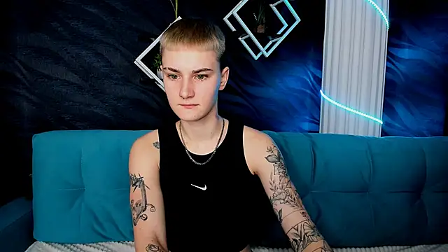 Snapshot of LindaBryantt chatting on March 23, 3:10 am LindaBryantt online show from March 23, 3:10 am