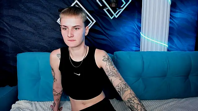 Snapshot of LindaBryantt chatting on March 23, 6:37 am LindaBryantt online show from March 23, 6:37 am