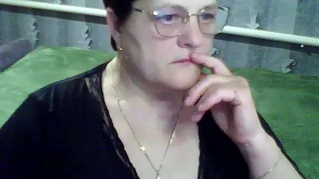 Snapshot of ElzaJewel chatting on April 1, 7:44 pm ElzaJewel online show from April 1, 7:44 pm