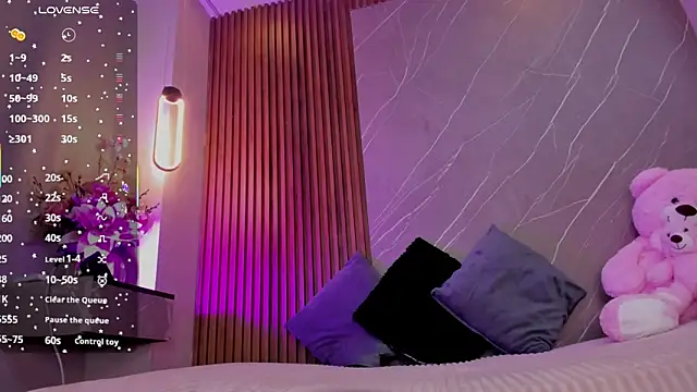 ariana jhonson1 online show from October 3, 12:24 pm