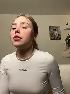 Snapshot of YourMegan chatting on April 18, 6:34 pm YourMegan online show from April 18, 6:34 pm