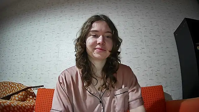 girliemilk online show from January 17, 1:43 am