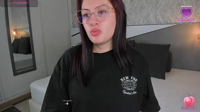 Snapshot of Miile_Evans chatting on March 14, 4:51 pm Miile Evans online show from March 14, 4:51 pm