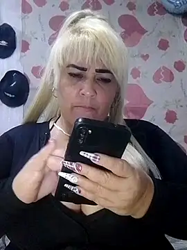 Snapshot of BonniAdams chatting on October 5, 4:33 am BonniAdams online show from October 5, 4:33 am