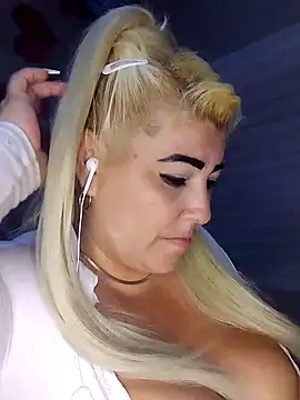 Snapshot of BonniAdams chatting on October 5, 10:51 pm BonniAdams online show from October 5, 10:51 pm