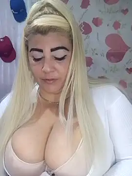 Snapshot of BonniAdams chatting on October 22, 3:45 pm BonniAdams online show from October 22, 3:45 pm