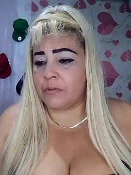 Snapshot of BonniAdams chatting on October 29, 6:09 pm BonniAdams online show from October 29, 6:09 pm