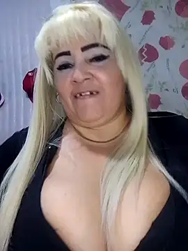 Snapshot of BonniAdams chatting on November 2, 2:25 am BonniAdams online show from November 2, 2:25 am