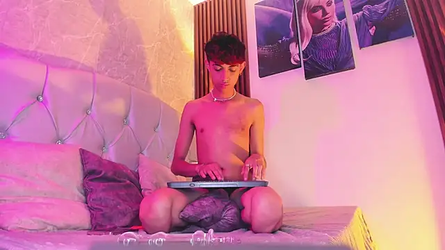 Snapshot of Allen_Starck chatting on February 10, 5:09 pm Allen Starck online show from February 10, 5:09 pm