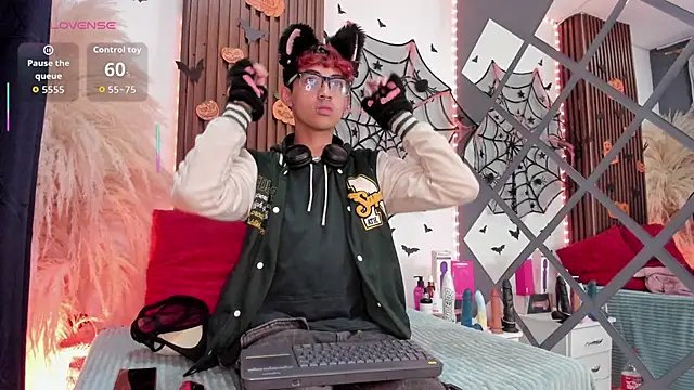 Snapshot of Allen_Starck chatting on October 14, 2:34 am Allen Starck online show from October 14, 2:34 am