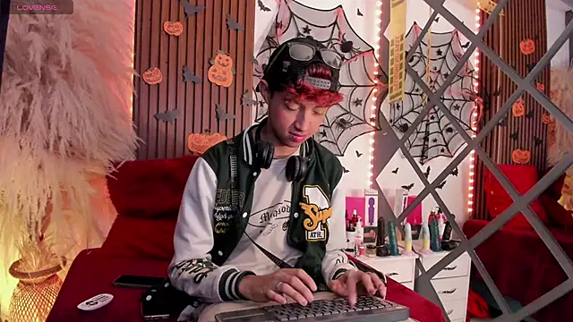 Snapshot of Allen_Starck chatting on October 15, 2:11 am Allen Starck online show from October 15, 2:11 am