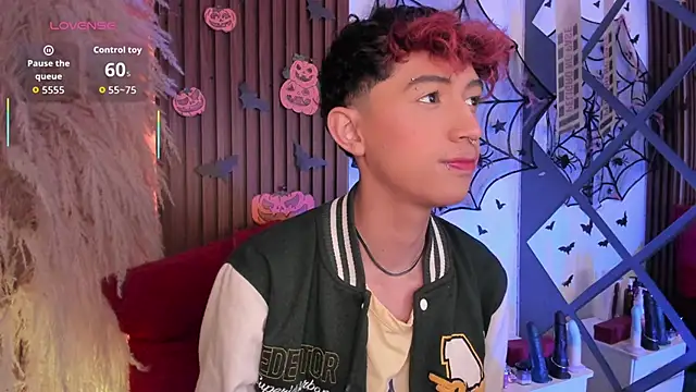 Snapshot of Allen_Starck chatting on October 16, 3:40 am Allen Starck online show from October 16, 3:40 am