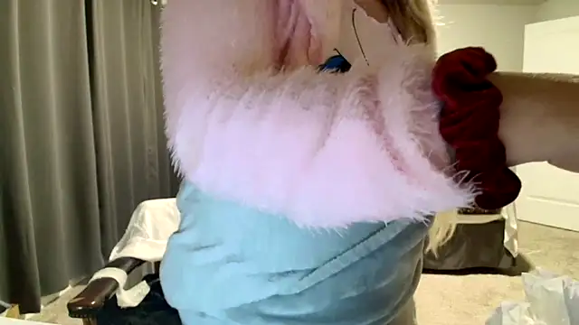 Snapshot of kaliii_jones chatting on November 27, 3:52 am kaliii jones online show from November 27, 3:52 am