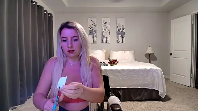 Snapshot of kaliii_jones chatting on December 3, 11:47 pm kaliii jones online show from December 3, 11:47 pm