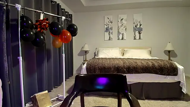 Snapshot of kaliii_jones chatting on December 14, 2:06 am kaliii jones online show from December 14, 2:06 am