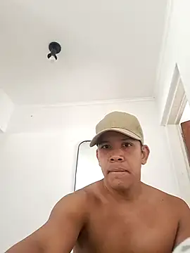 Snapshot of liamlara chatting on March 18, 2:48 pm liamlara online show from March 18, 2:48 pm