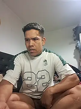 Snapshot of liamlara chatting on September 14, 5:06 am liamlara online show from September 14, 5:06 am