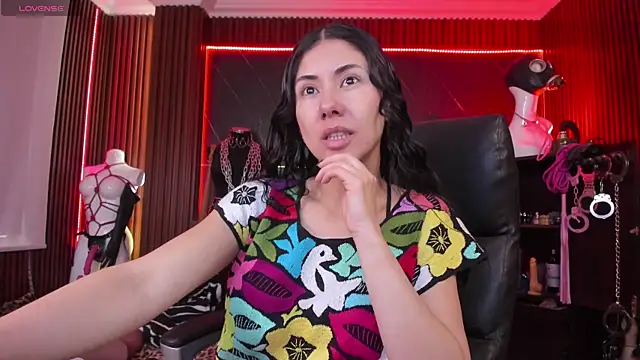 XiaQueen online show from December 4, 9:01 pm