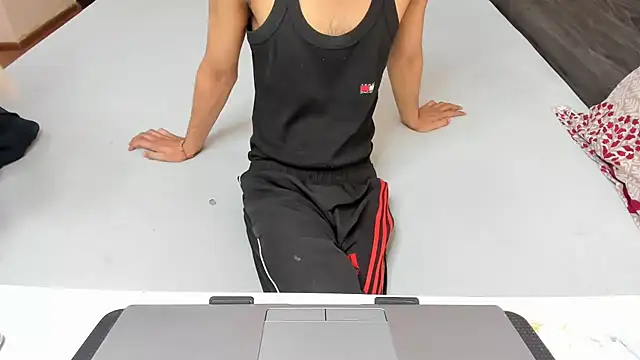 Queen Couple online show from March 1, 5:53 am