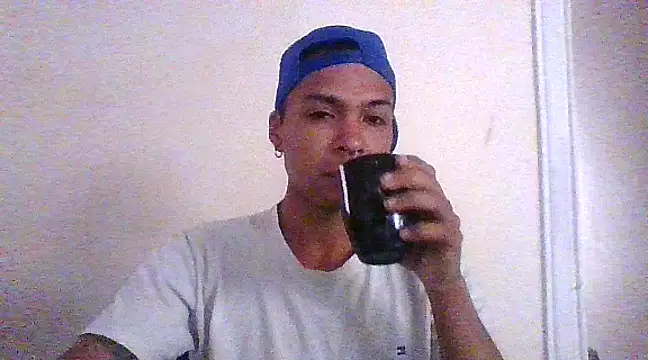 Snapshot of crow07xx chatting on February 2, 2:24 pm crow07xx online show from February 2, 2:24 pm