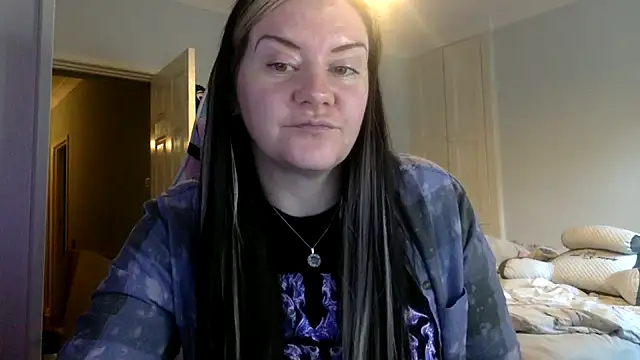 AureliaXOX online show from February 7, 11:45 am