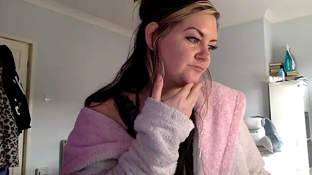 AureliaXOX online show from February 16, 2:21 pm