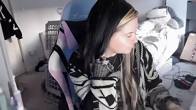 AureliaXOX online show from March 8, 5:11 pm