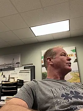 Snapshot of hintly chatting on January 18, 2:10 pm hintly online show from January 18, 2:10 pm