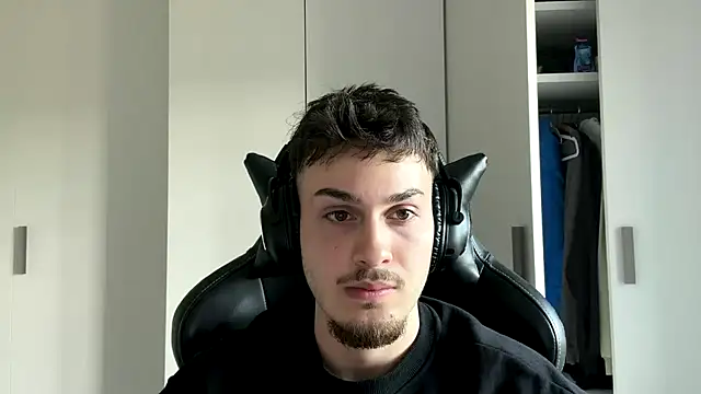 NaplesGuy04 online show from May 1, 3:38 pm