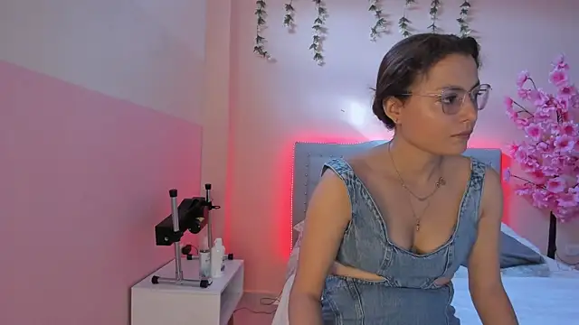 littletammy4u  online show from October 3, 12:35 pm